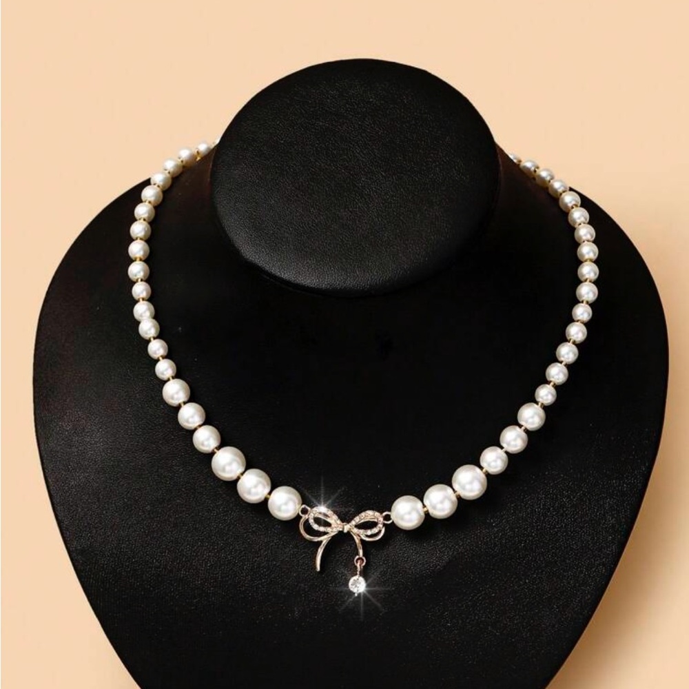 Bow Pendant Pearl Beaded Necklace NEW 🏷️